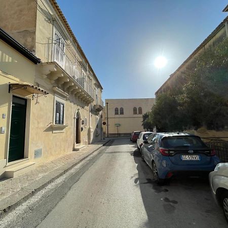 Casa Crispi Hotel Noto Eksteriør billede