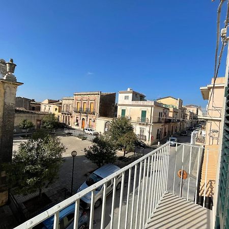 Casa Crispi Hotel Noto Eksteriør billede