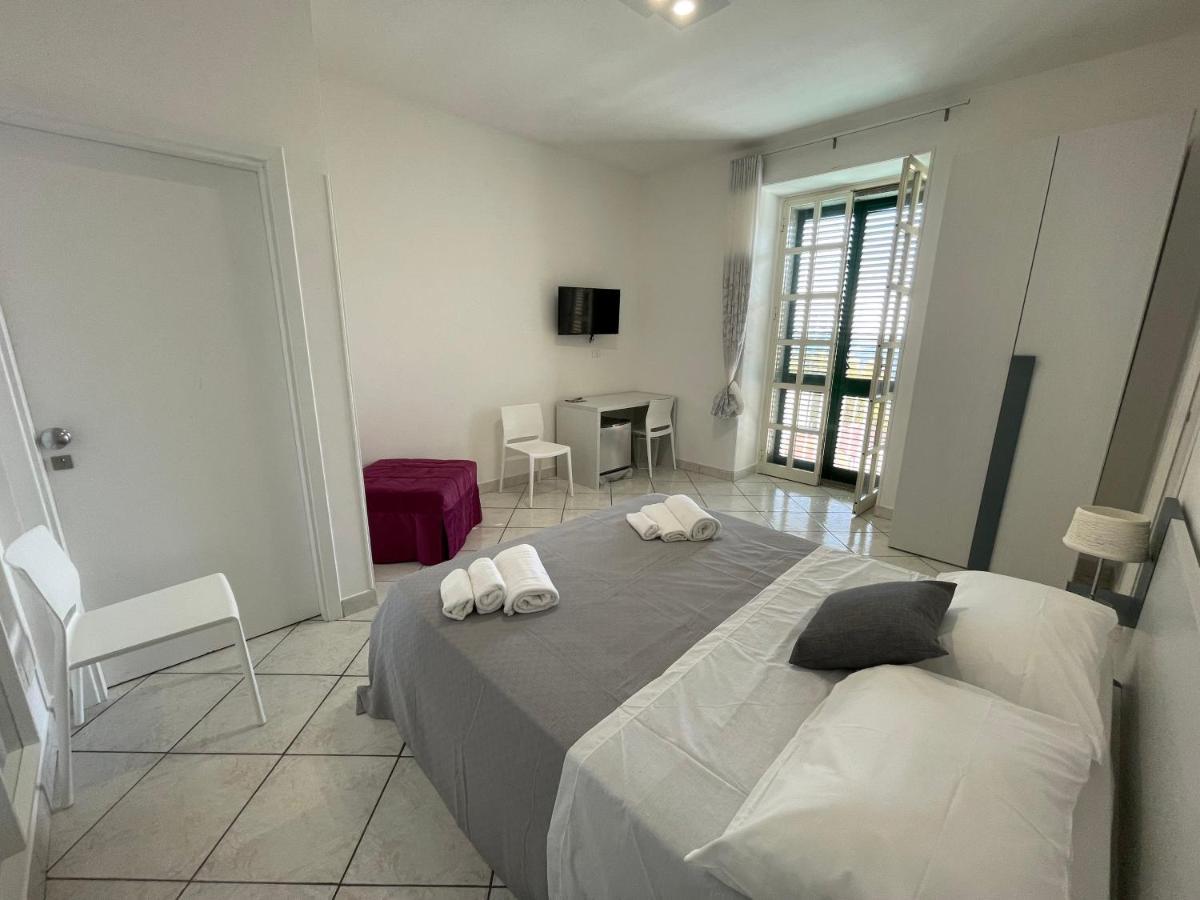 Casa Crispi Hotel Noto Eksteriør billede