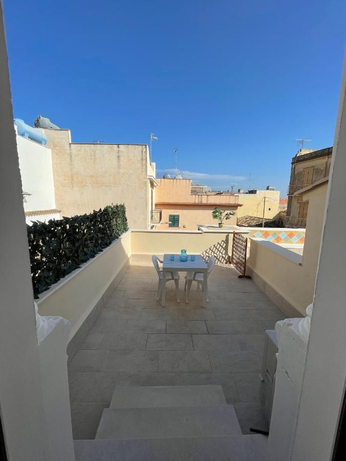 Casa Crispi Hotel Noto Eksteriør billede